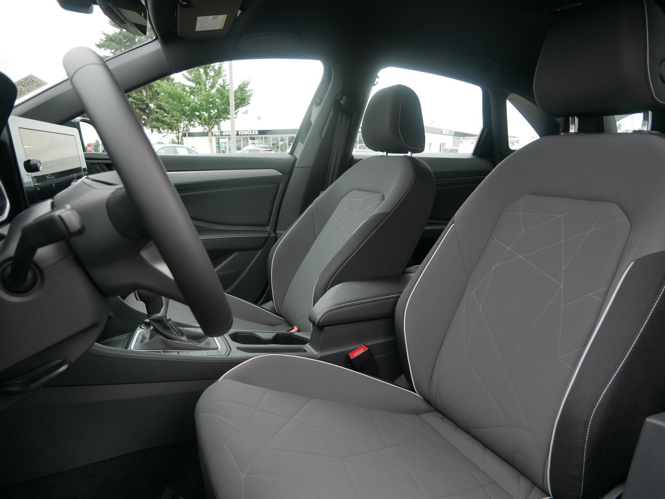 2025 Volkswagen Jetta Sport photo 4