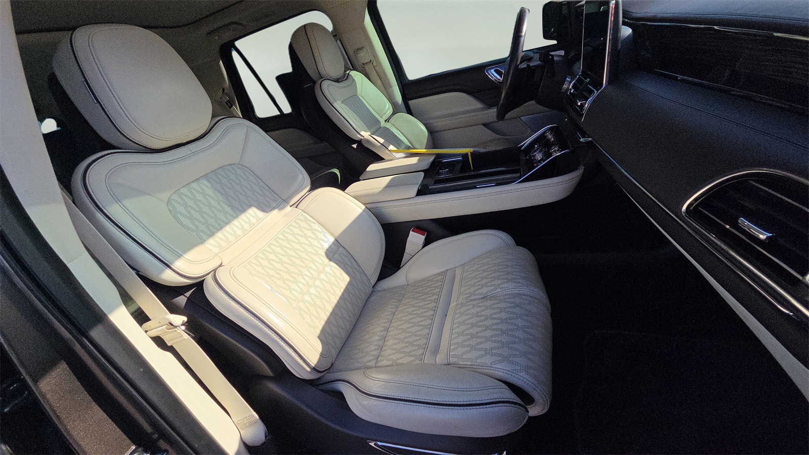 2019 Lincoln Navigator Black Label photo 23