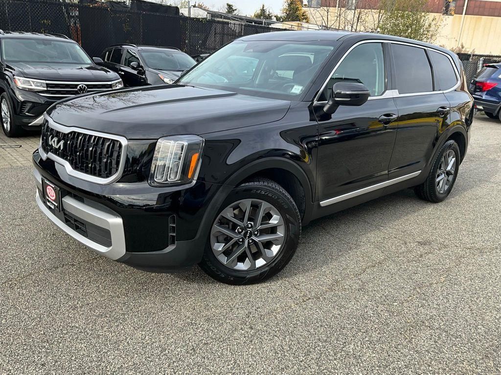 2023 Kia Telluride LX's photo