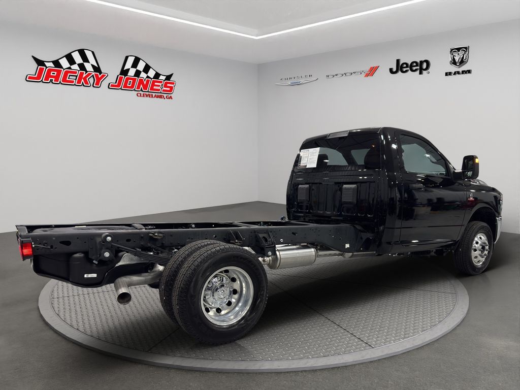 2025 Ram 3500 Tradesman photo 4