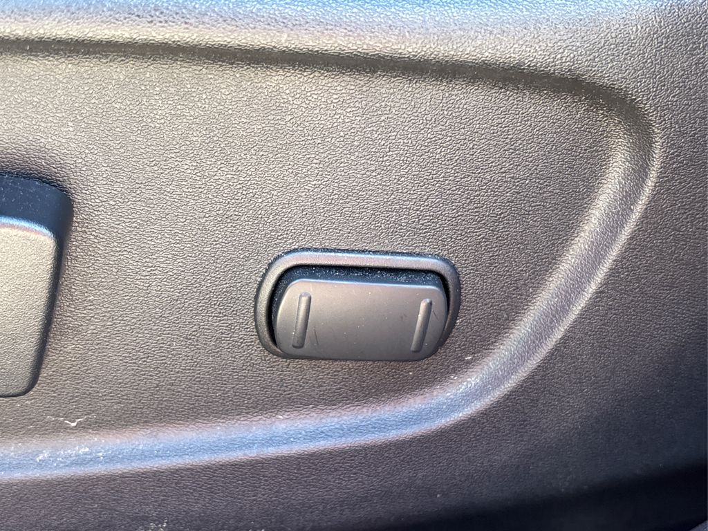 2019 Nissan Rogue SV photo 19