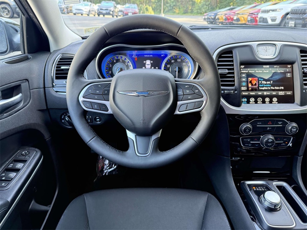 2023 Chrysler 300 Touring photo 16