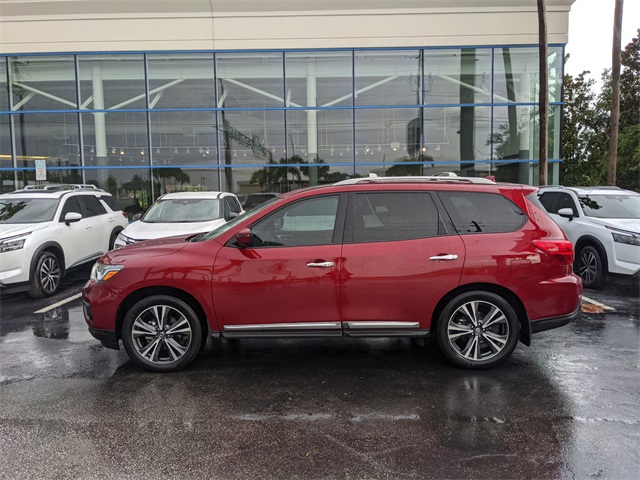 2020 Nissan Pathfinder SV photo 3