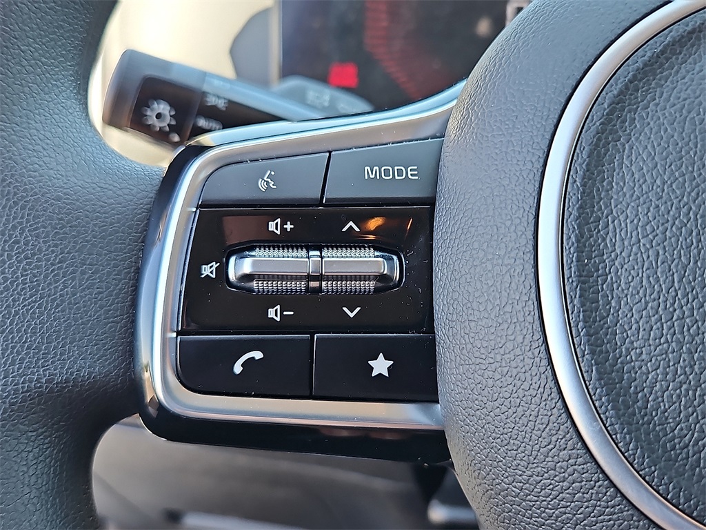 2025 Kia Sorento LX photo 19