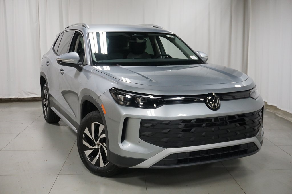 2025 Volkswagen Tiguan S photo 3