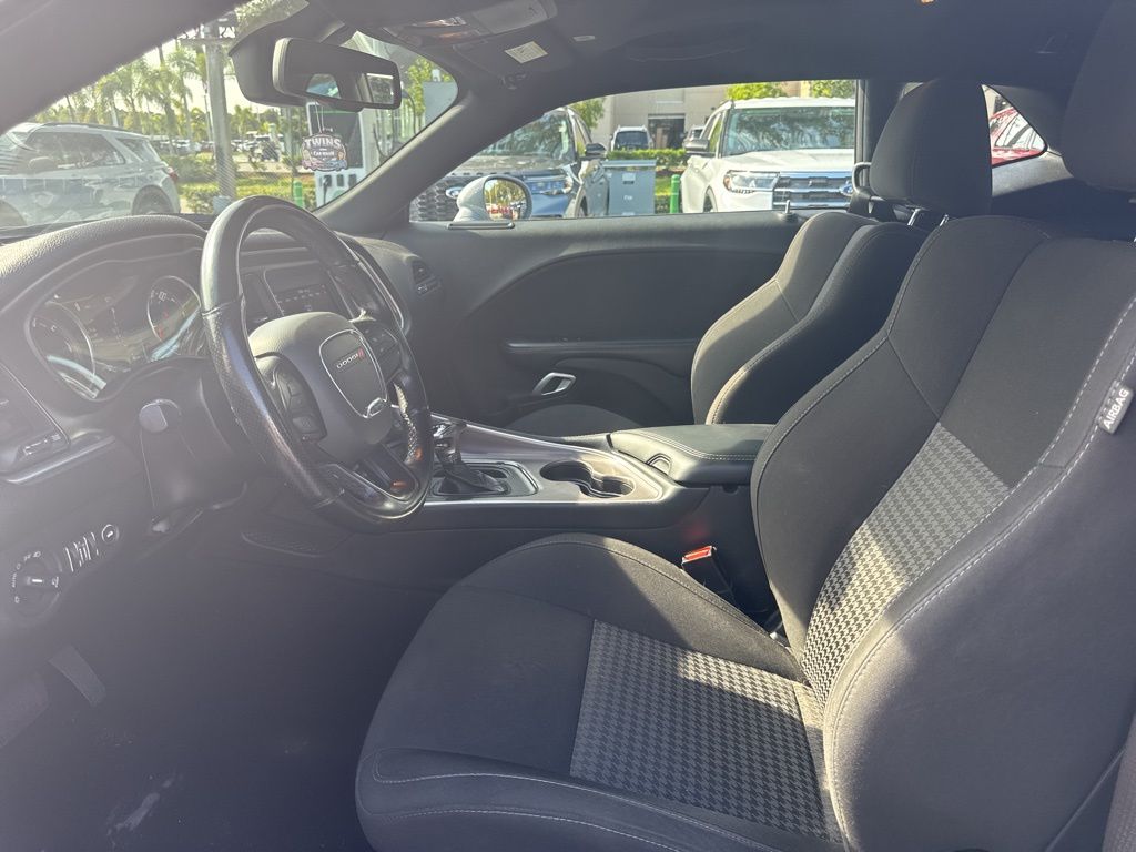 2022 Dodge Challenger R/T photo 8
