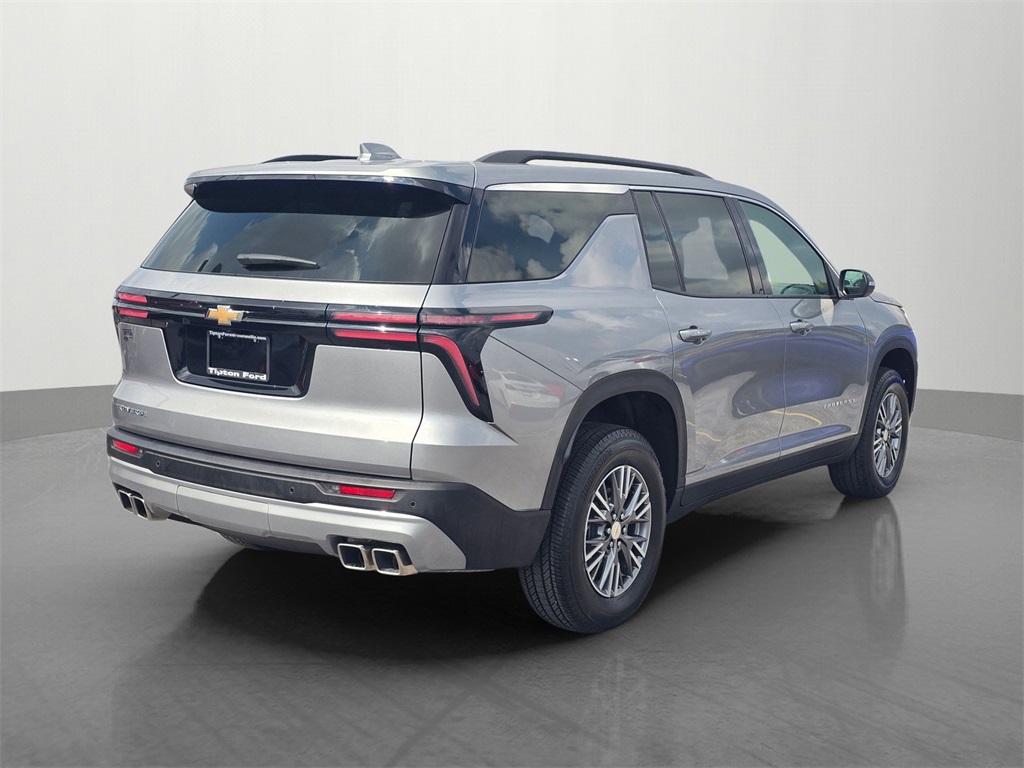 2025 Chevrolet Traverse photo 2