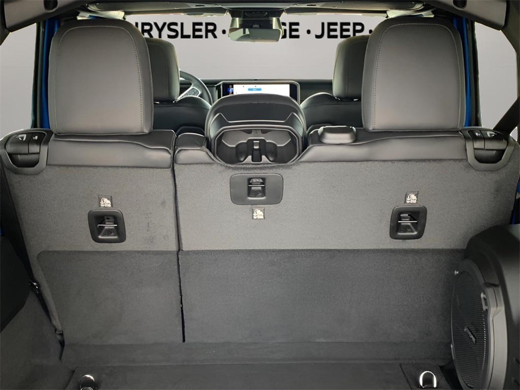 2025 Jeep Wrangler Sahara photo 18