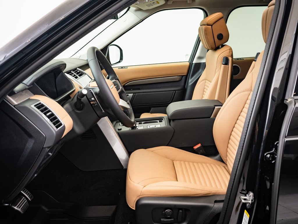2025 Land Rover Discovery Metropolitan Edition photo 13