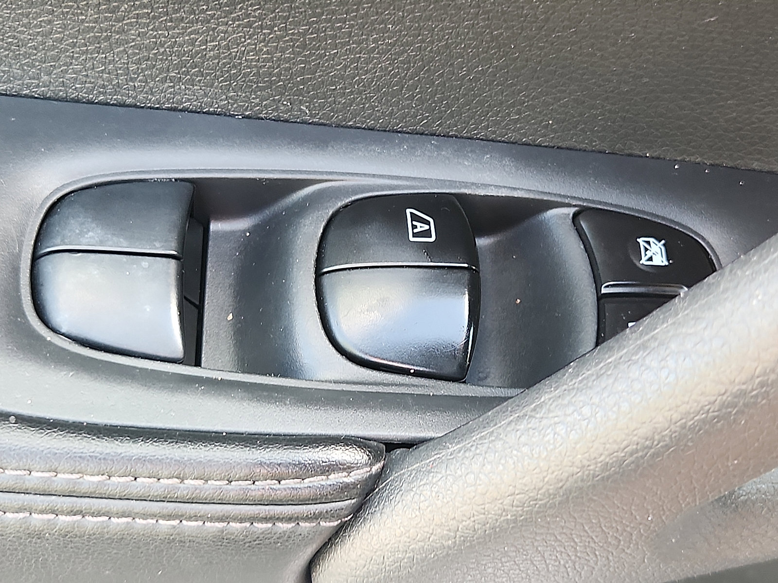 2017 Nissan Rogue S photo 24