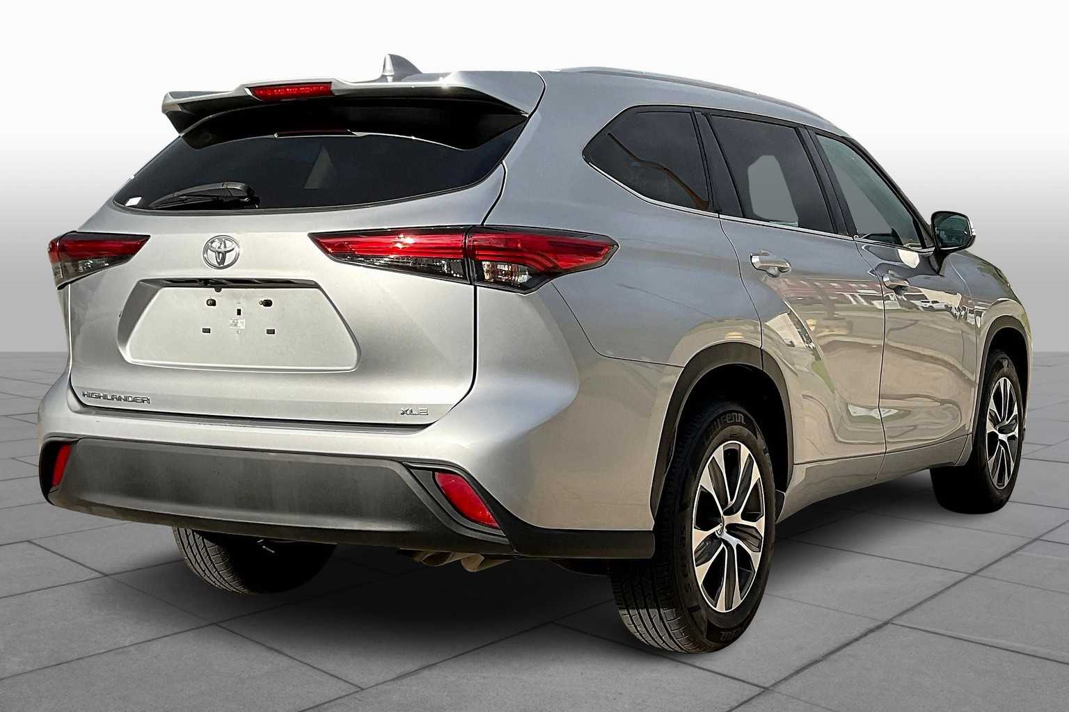 2022 Toyota Highlander XLE photo 9