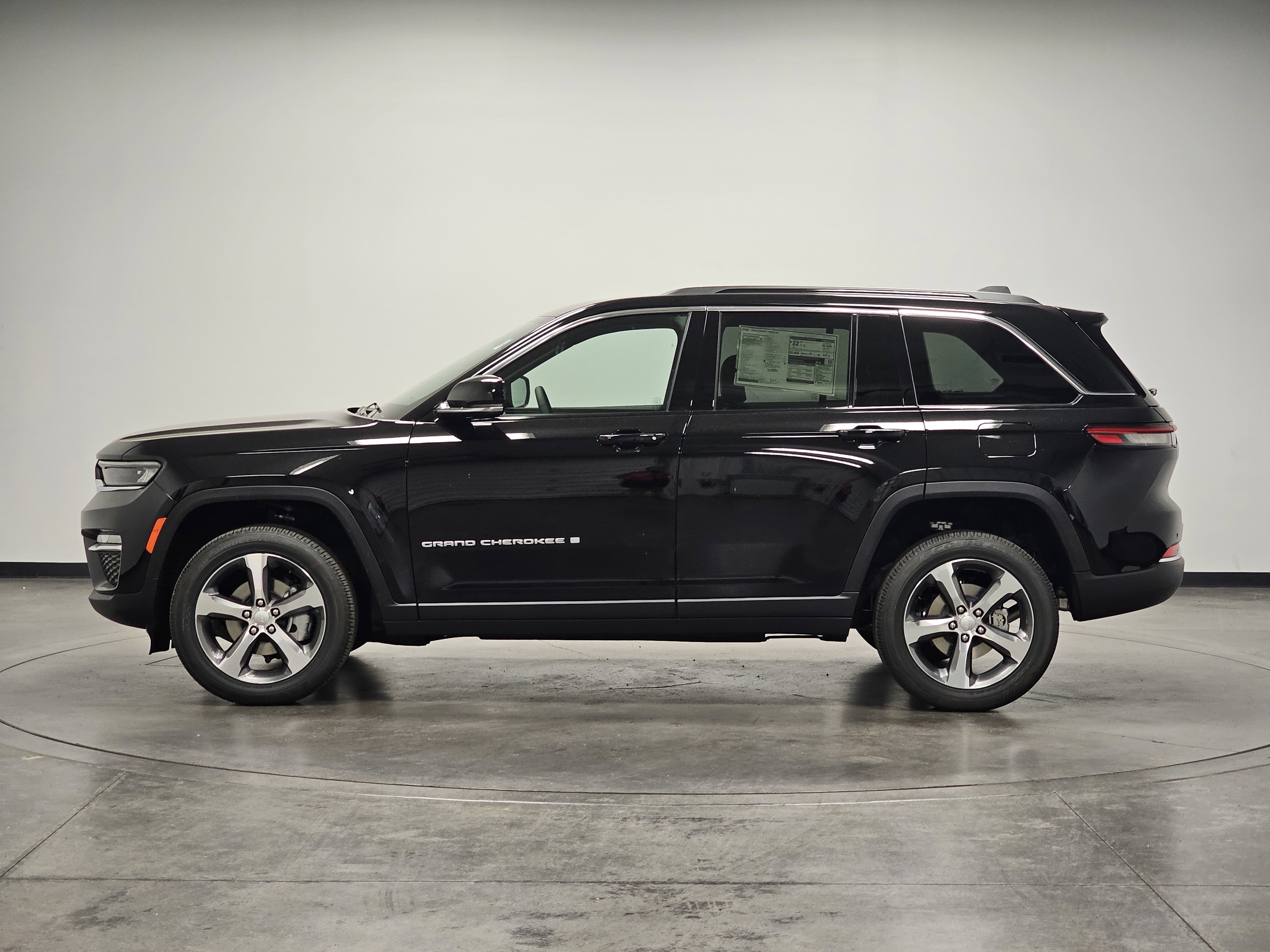 2025 Jeep Grand Cherokee Limited photo 4