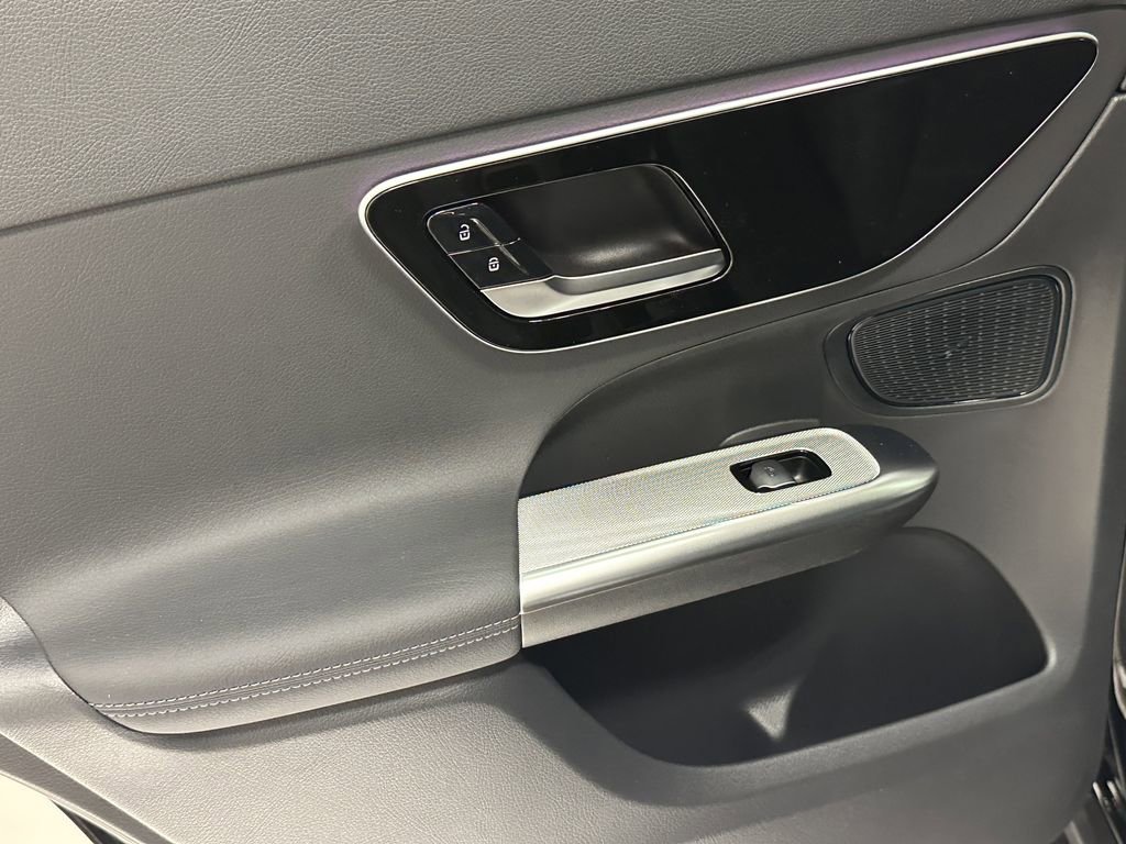 2026 Mercedes Benz GLC 300 photo 25