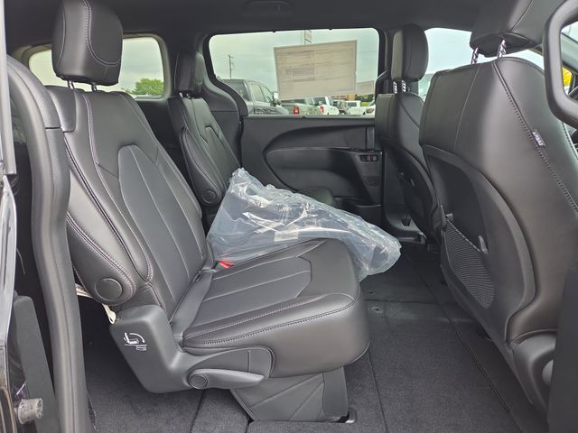 2026 Chrysler Voyager LX photo 27