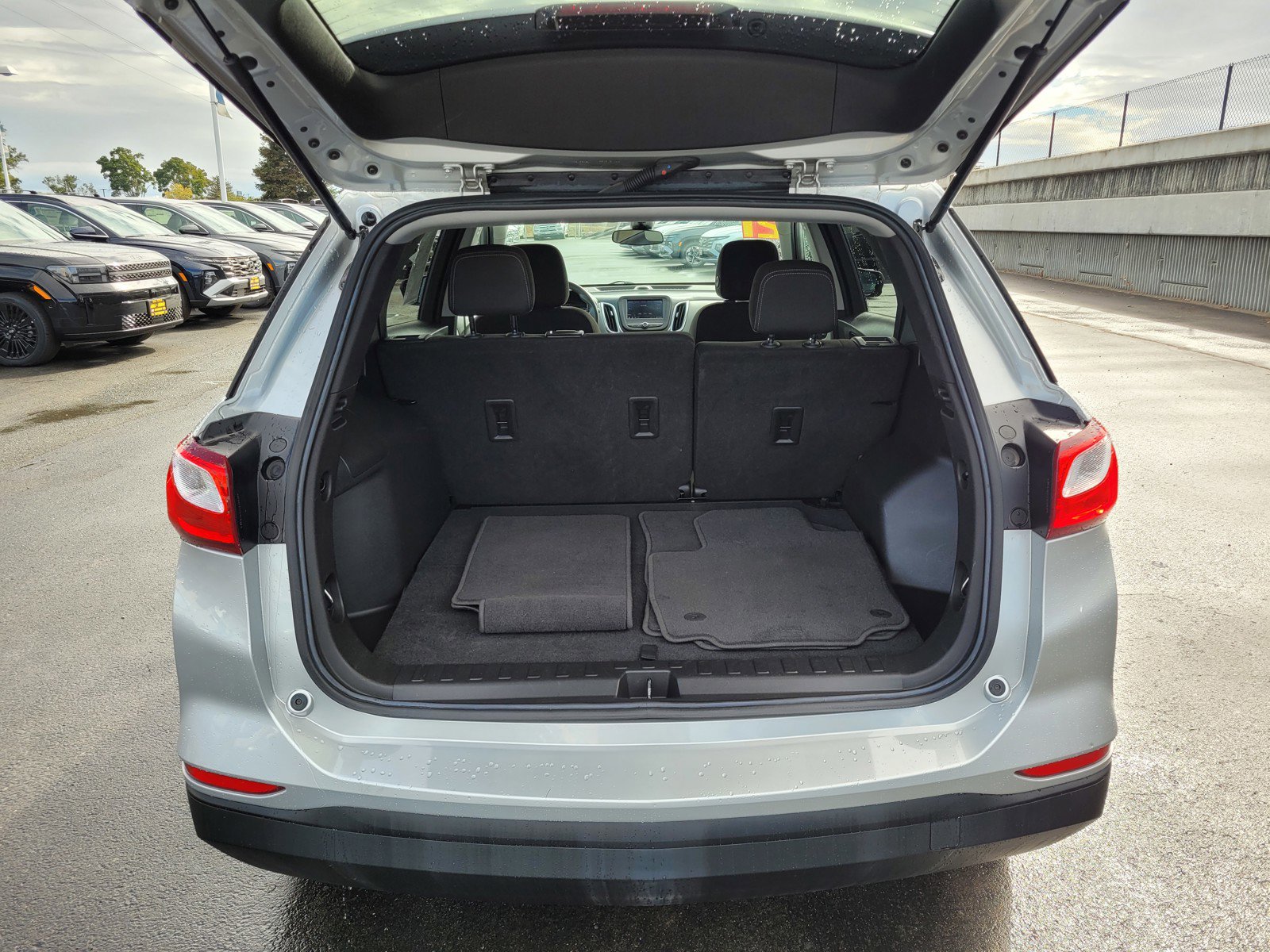 2021 Chevrolet Equinox LS photo 10