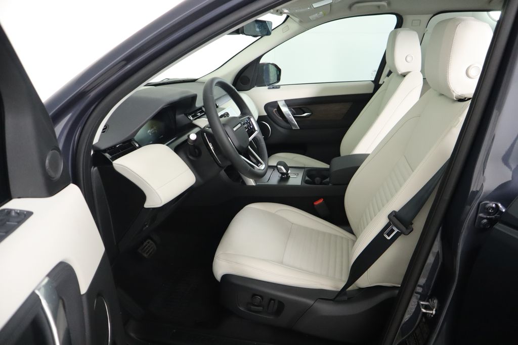 2025 Land Rover Discovery Sport S photo 18