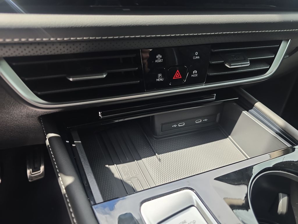 2025 Volkswagen Atlas SEL Premium R-Line photo 12
