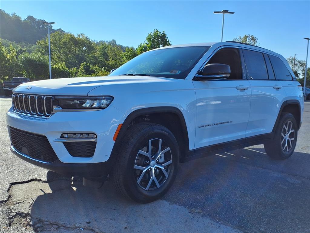 2025 Jeep Grand Cherokee Limited photo 3