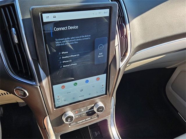 2021 Ford Edge Titanium photo 19