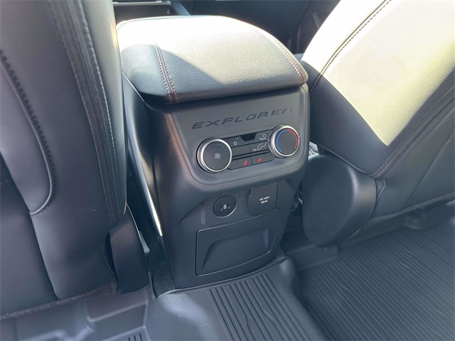2025 Ford Explorer ST photo 17