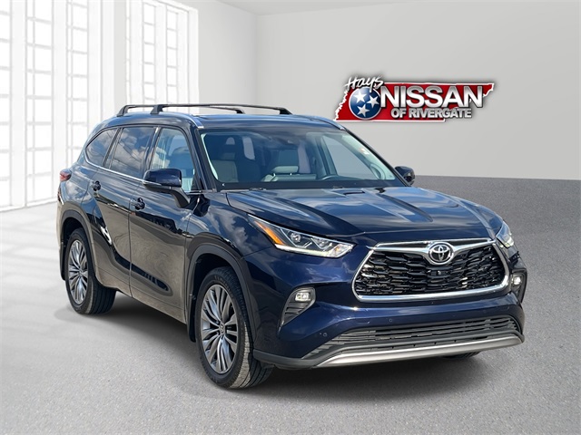 2022 Toyota Highlander Platinum's photo