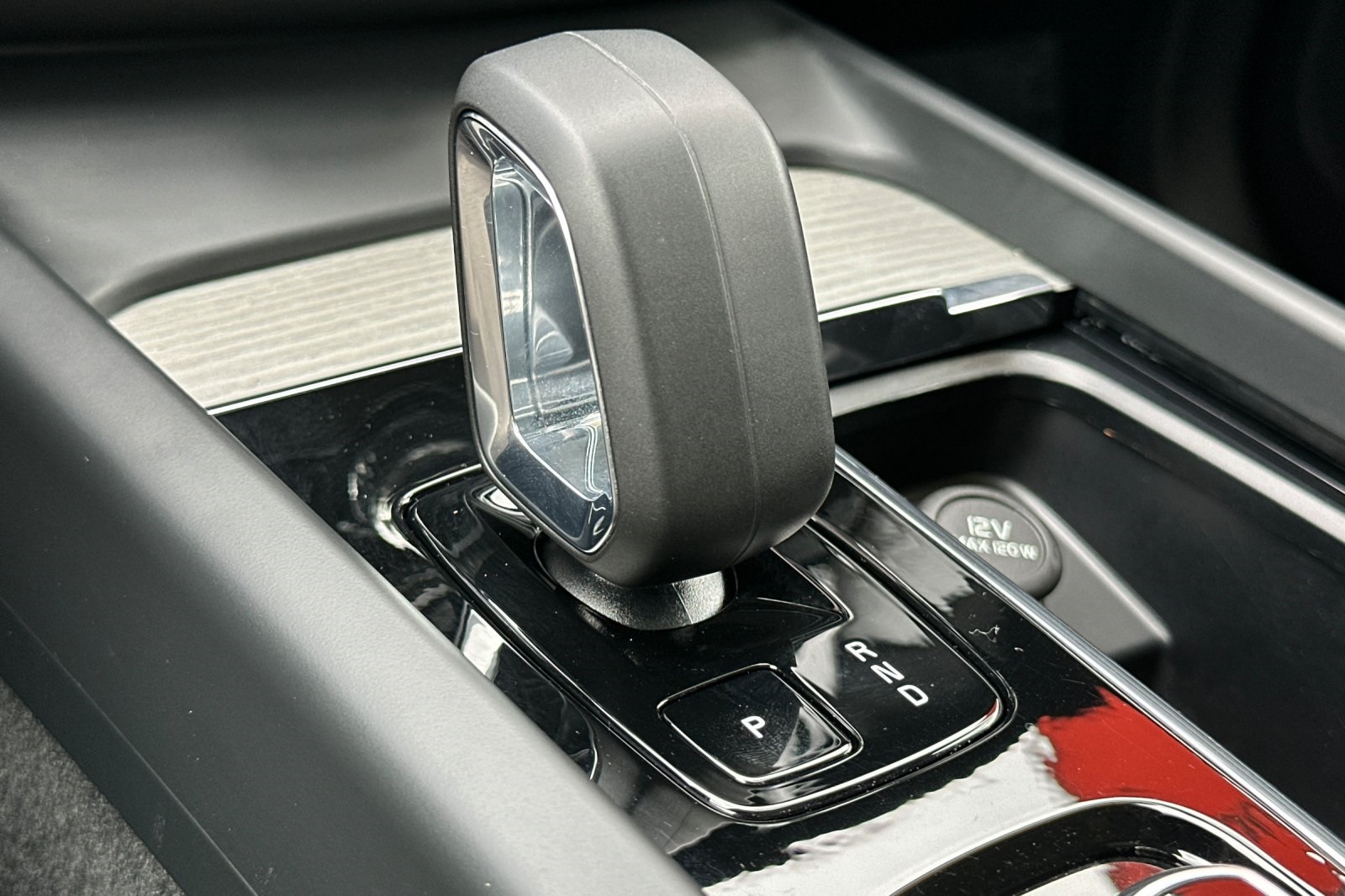 2025 Volvo XC60 Hybrid T8 Plus photo 21