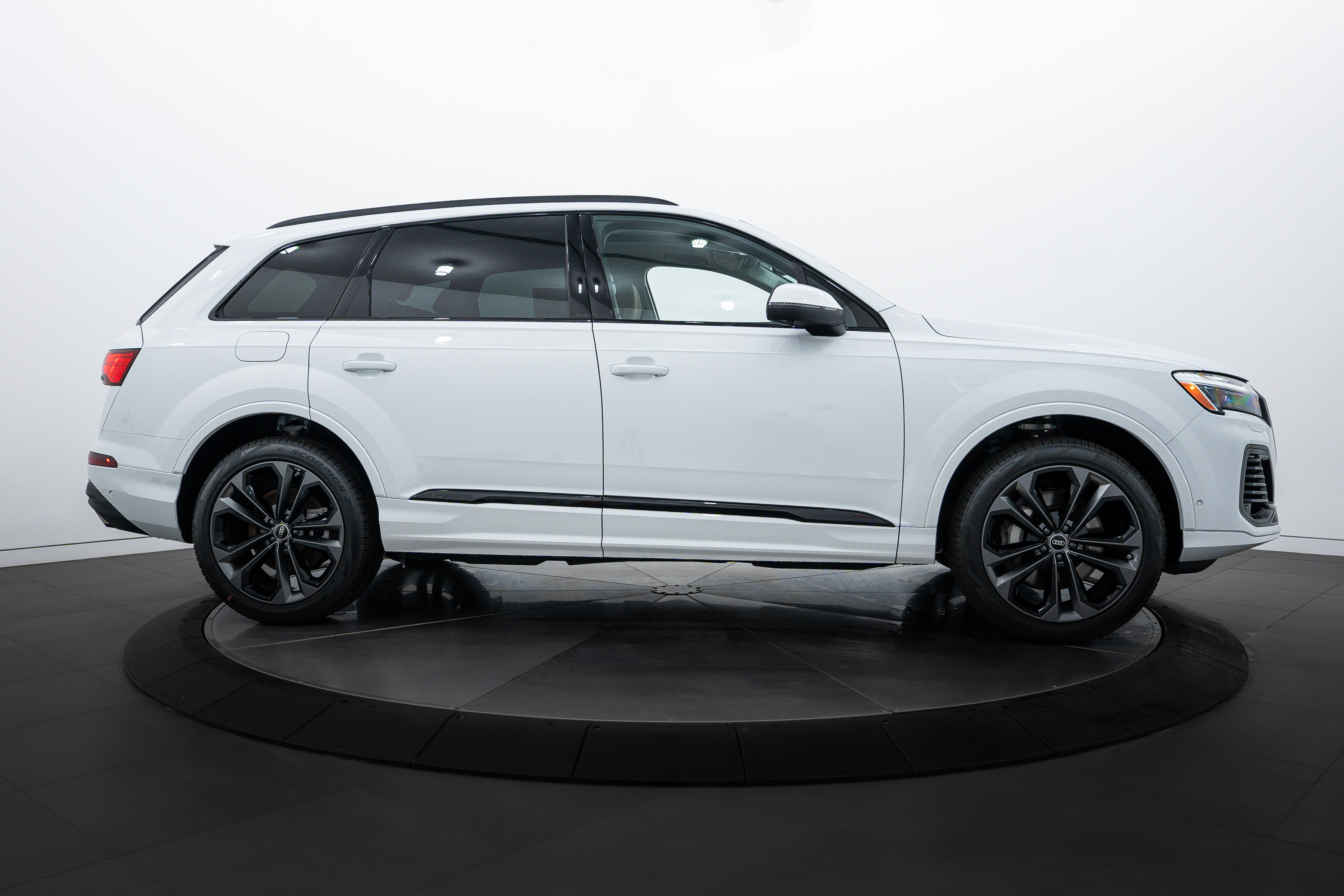 2025 Audi Q7 Premium Plus photo 3