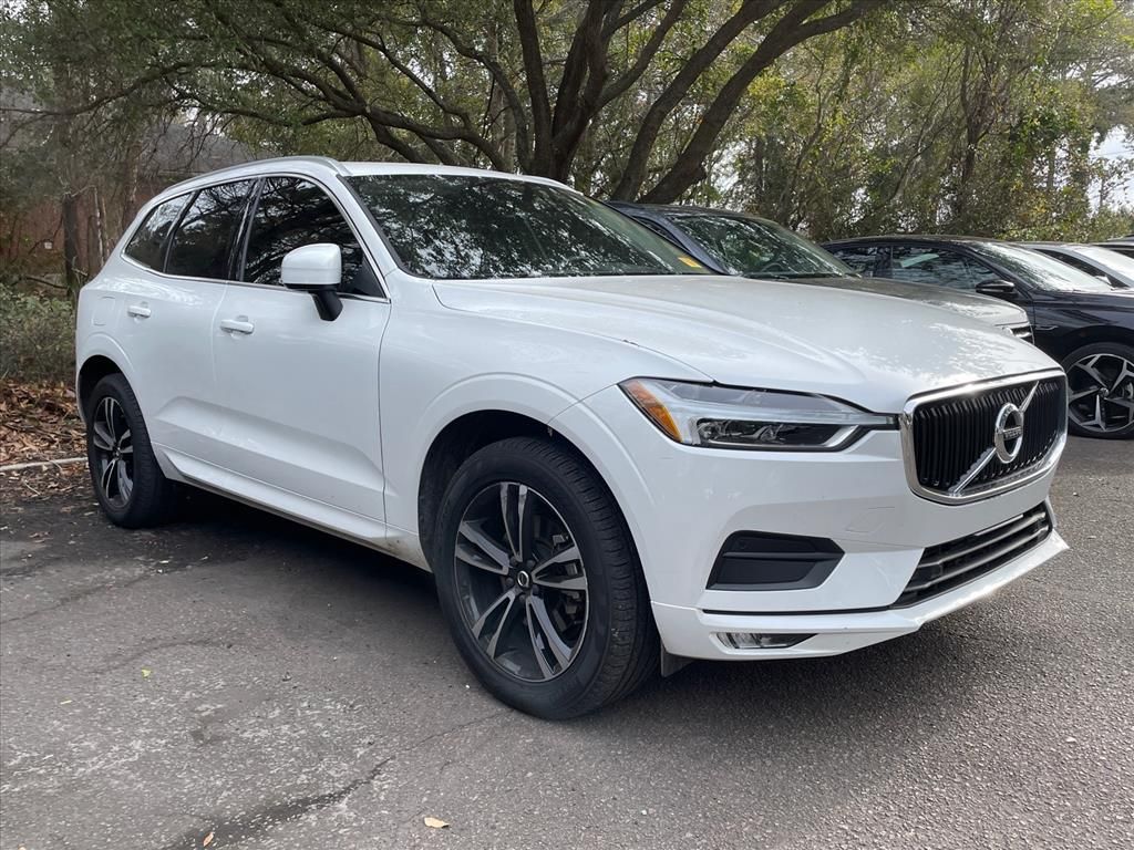 2021 Volvo XC60 Momentum's photo