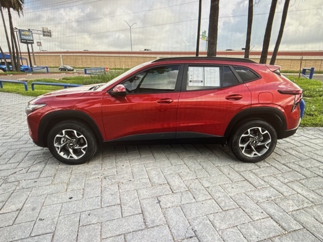 2024 Chevrolet Trax LT photo 4