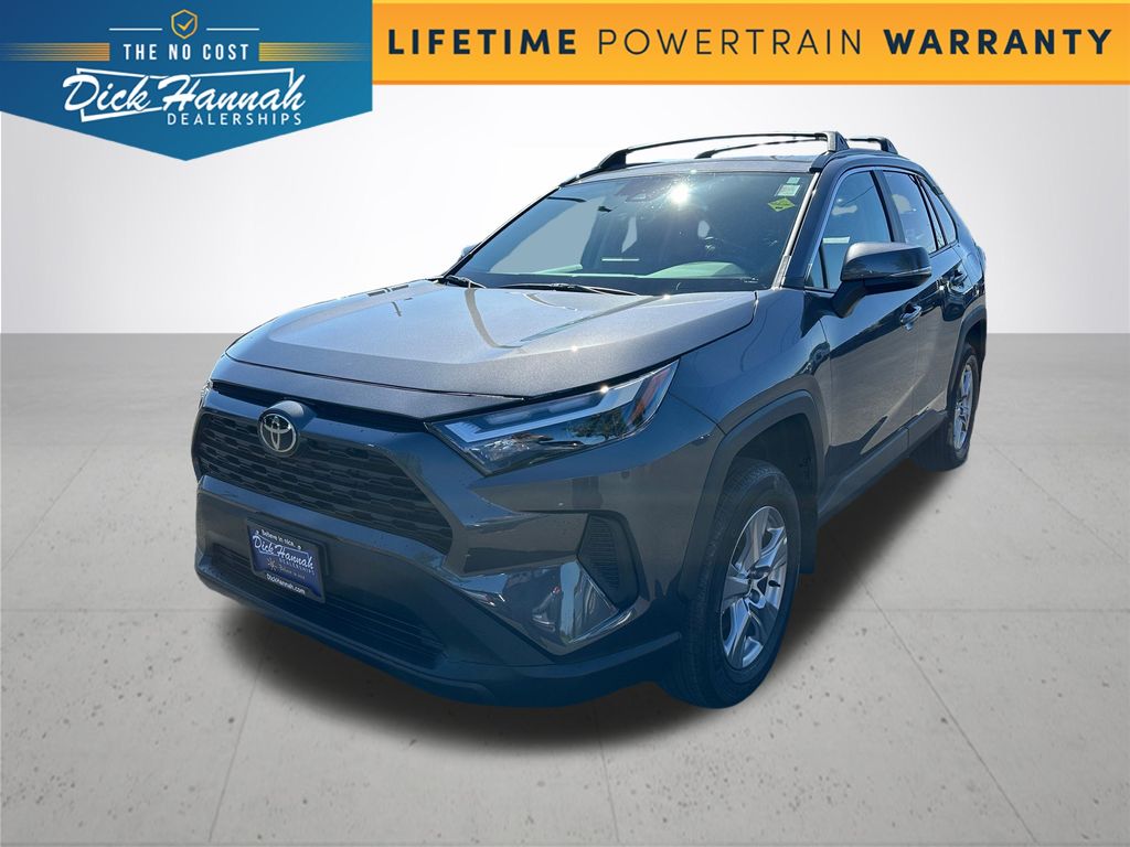 2025 Toyota RAV4 XLE's photo