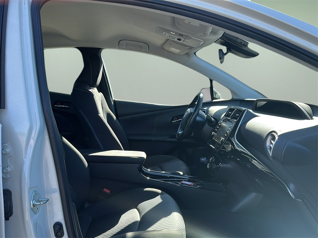 2020 Toyota Prius Prime LE photo 19