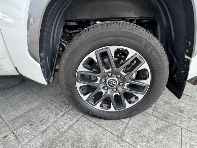 2022 Toyota Tundra Limited photo 3