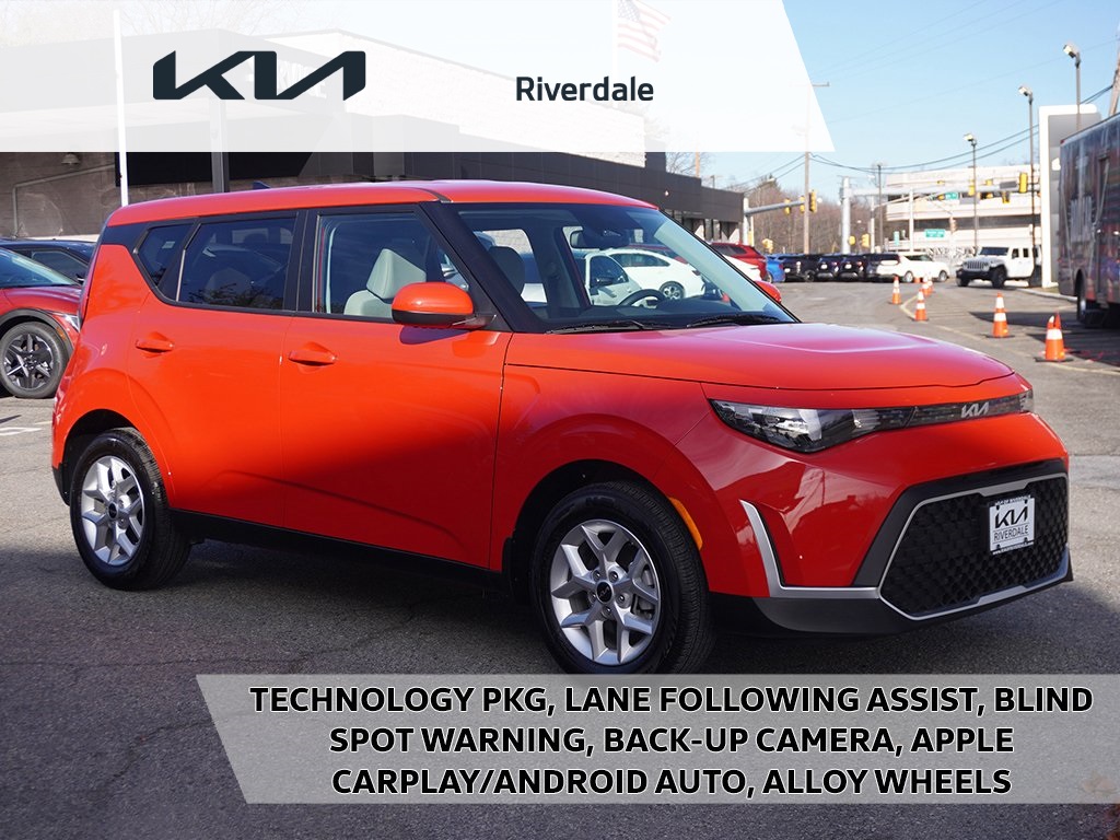 2025 Kia Soul LX's photo