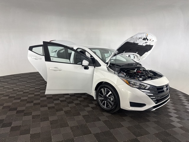 2025 Nissan Versa 1.6 SV photo 8