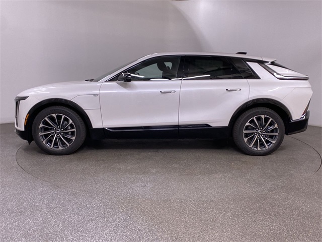 2025 Cadillac Lyriq Sport photo 2