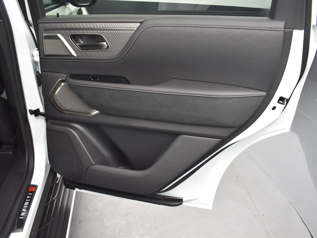 2026 Infiniti QX80 photo 18