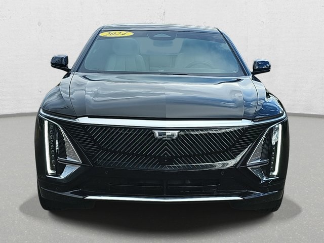 2024 Cadillac Lyriq Luxury photo 2