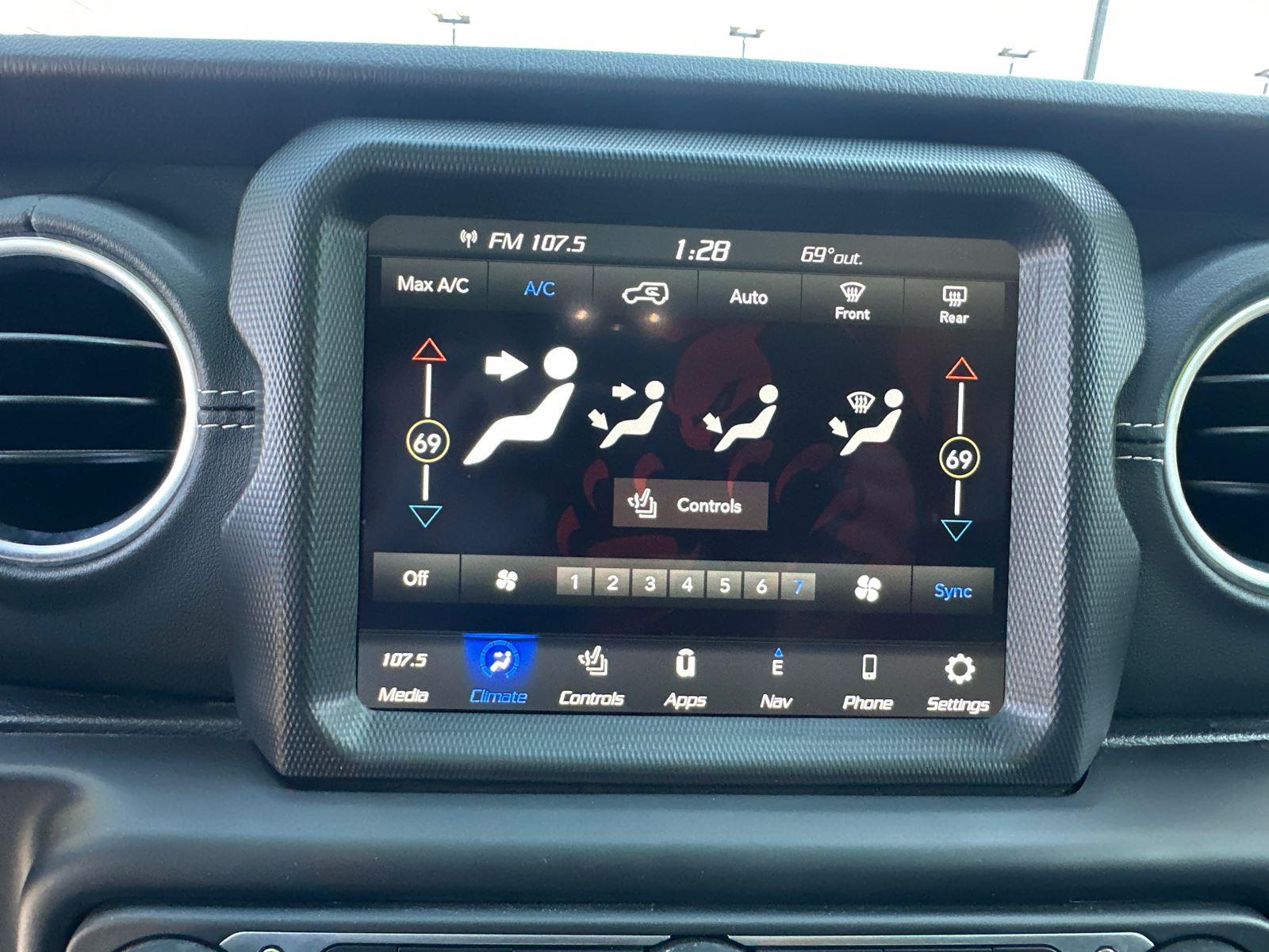 2023 Jeep Wrangler Sahara photo 19