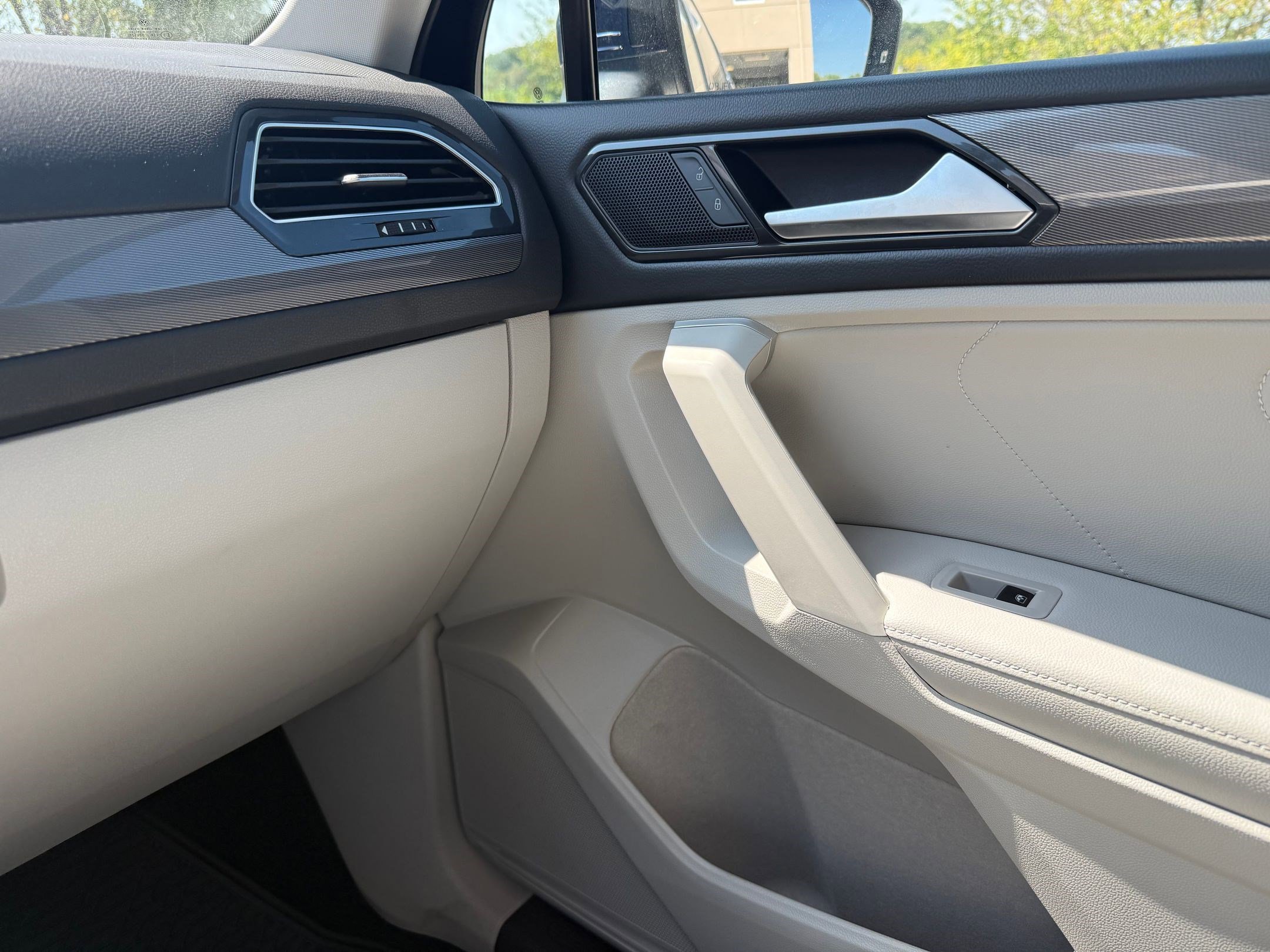 2024 Volkswagen Tiguan SE Wolfsburg Edition photo 25