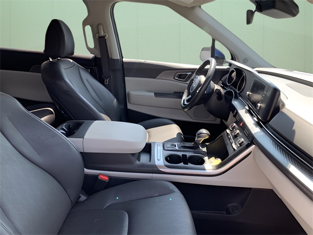 2024 Kia Carnival LX photo 35