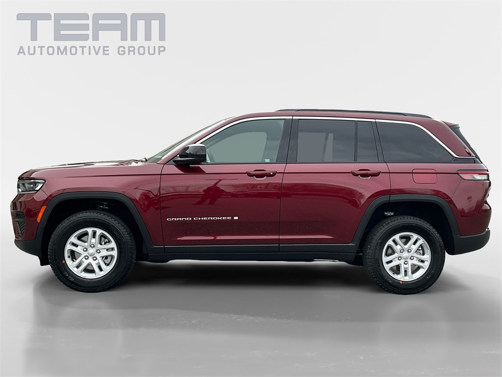 2025 Jeep Grand Cherokee Laredo photo 4
