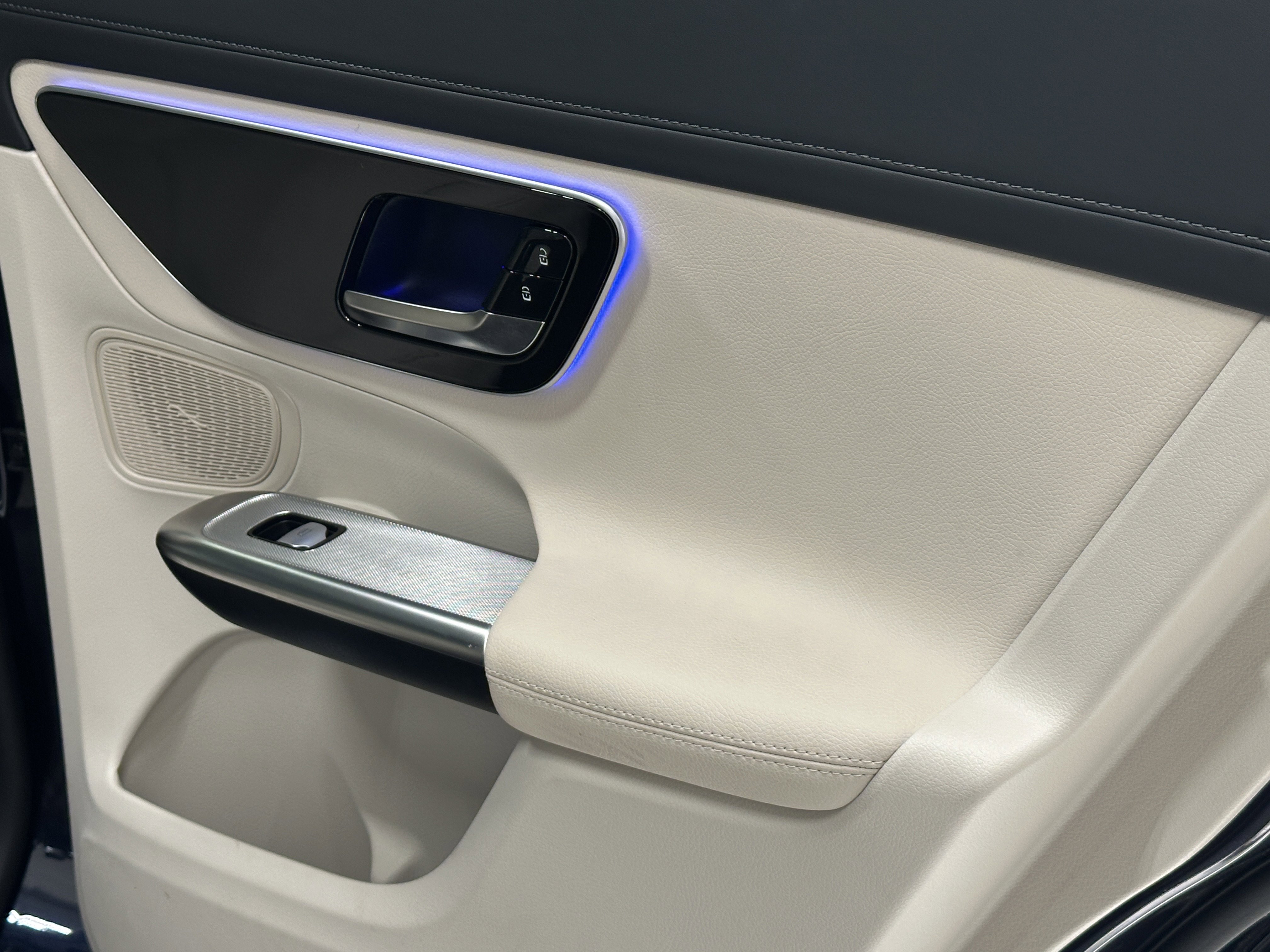 2024 Mercedes Benz GLC 300 photo 18