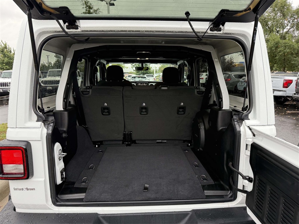 2021 Jeep Wrangler Unlimited Islander photo 31