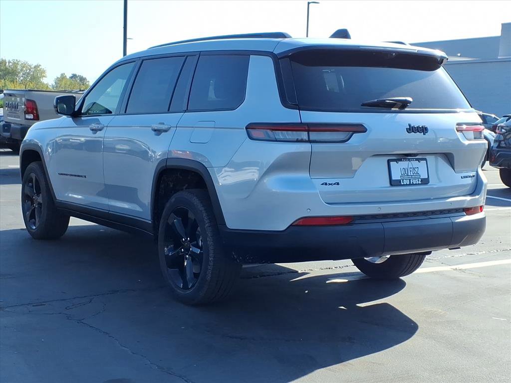 2025 Jeep Grand Cherokee Limited photo 4