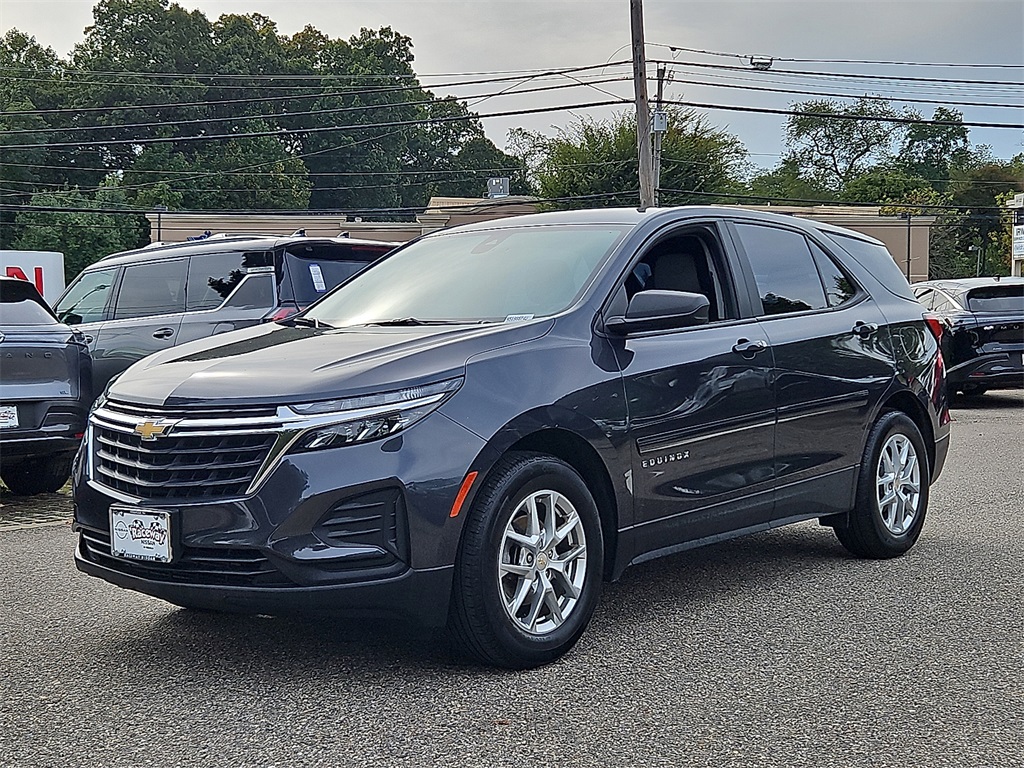 2022 Chevrolet Equinox LS photo 3