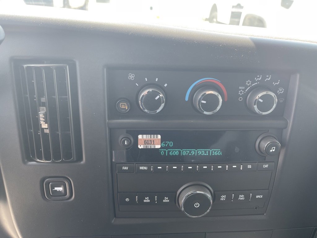 2025 Chevrolet Express Cutaway 3500 photo 17