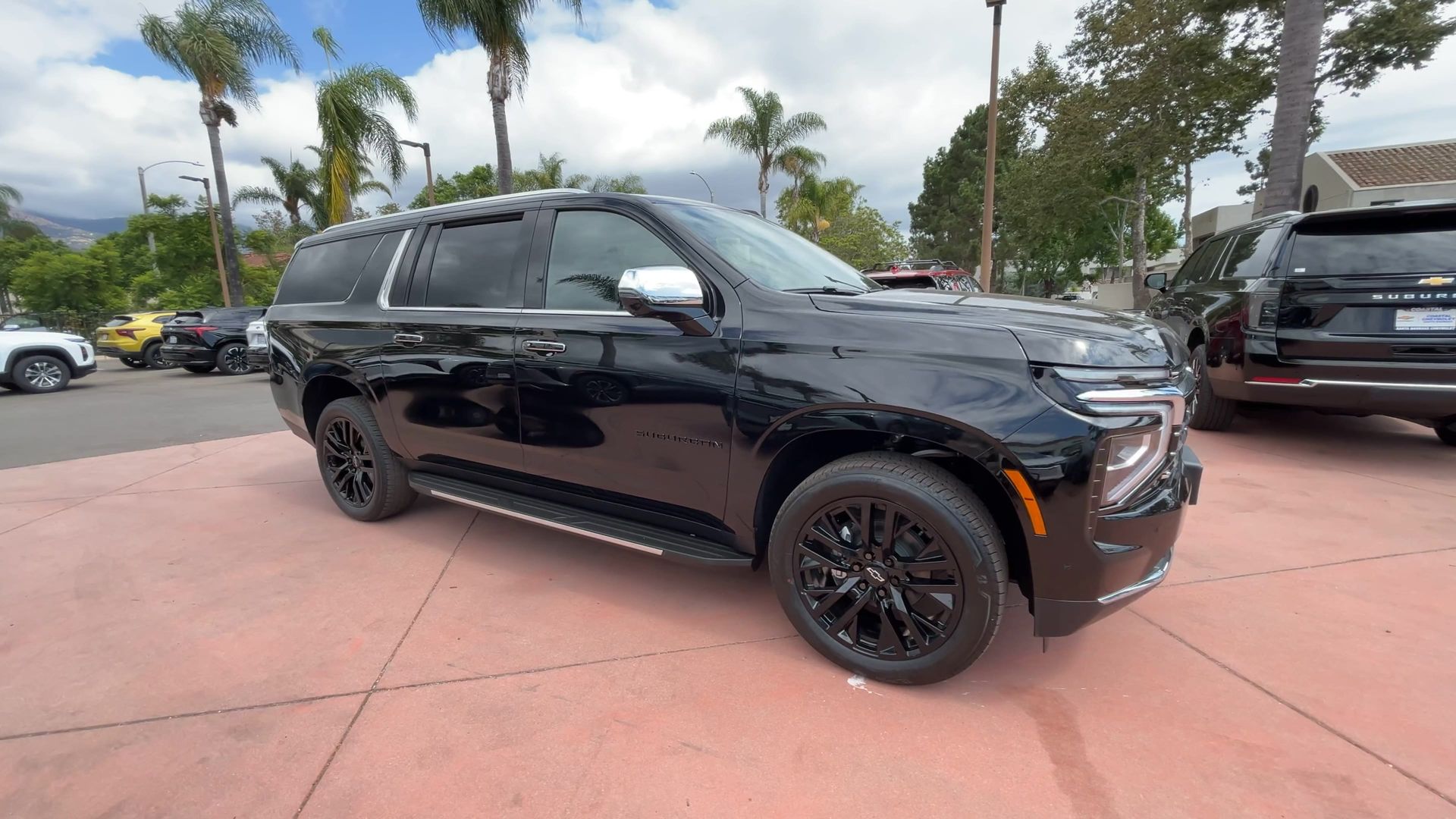 2025 Chevrolet Suburban Premier photo 2
