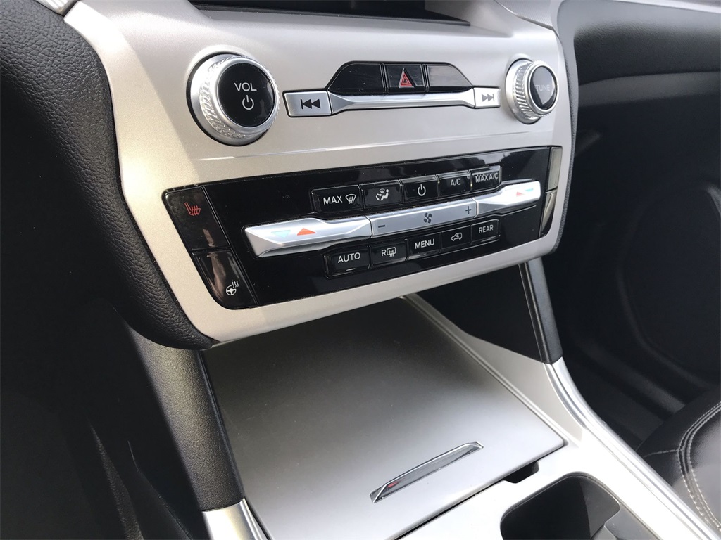 2023 Ford Explorer XLT photo 19