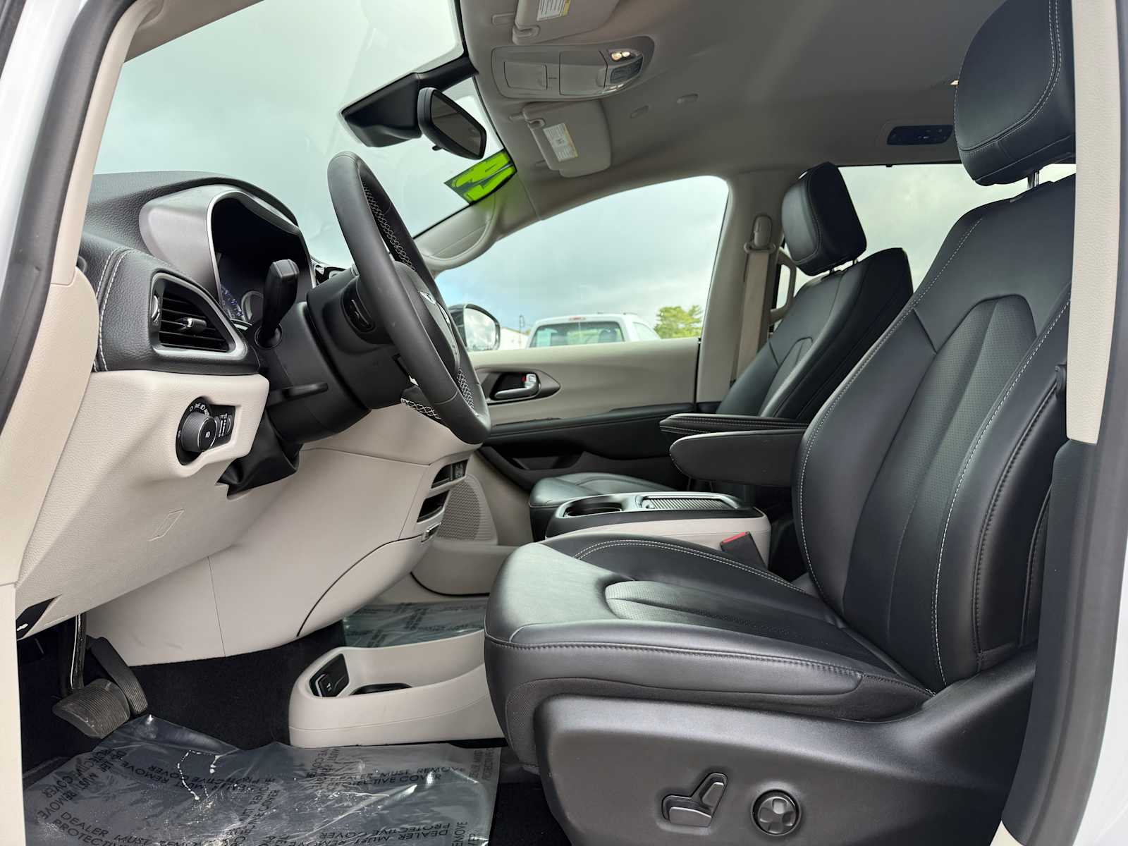 2024 Chrysler Pacifica Touring L photo 15