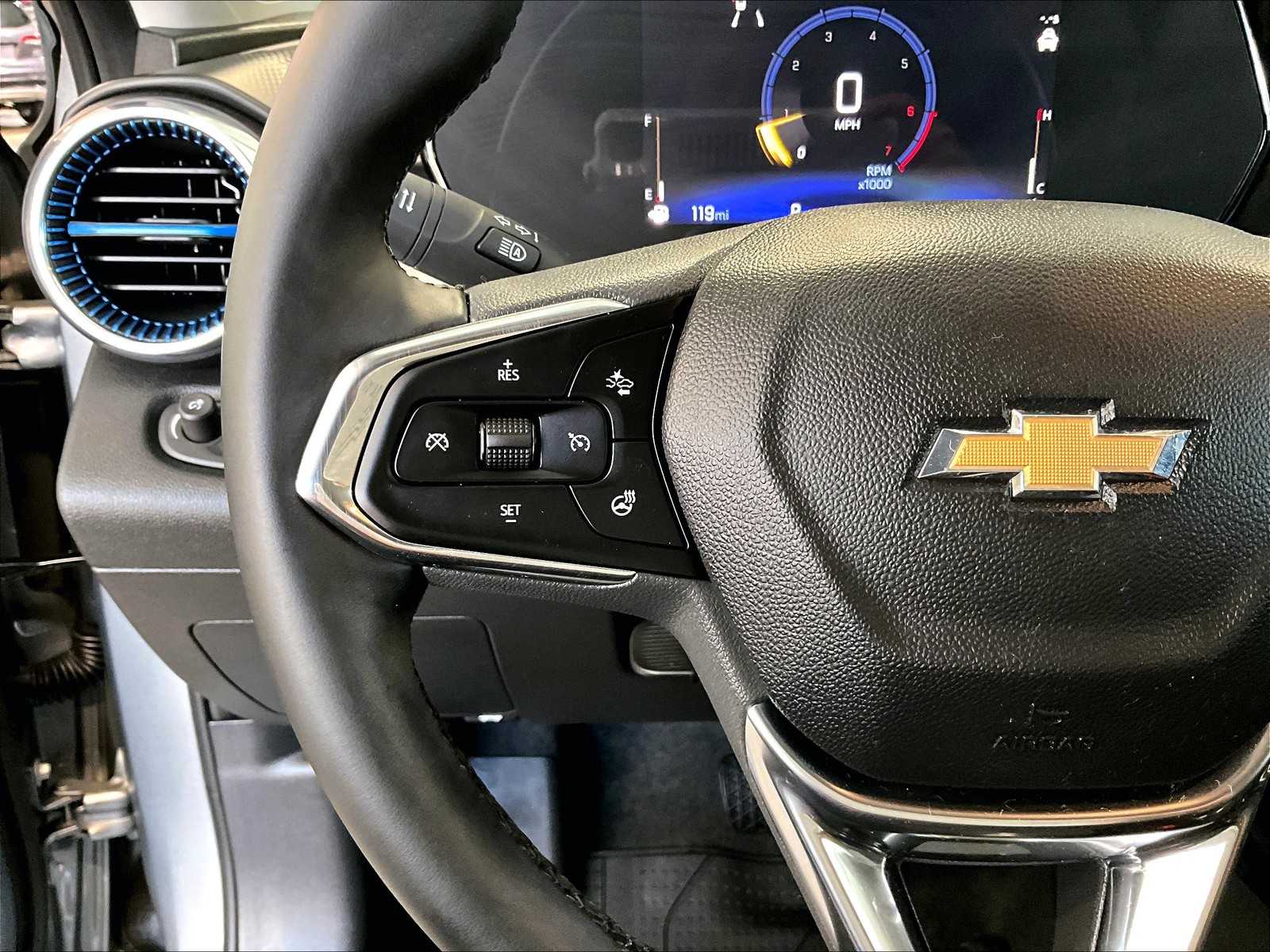 2025 Chevrolet Trax LT photo 24